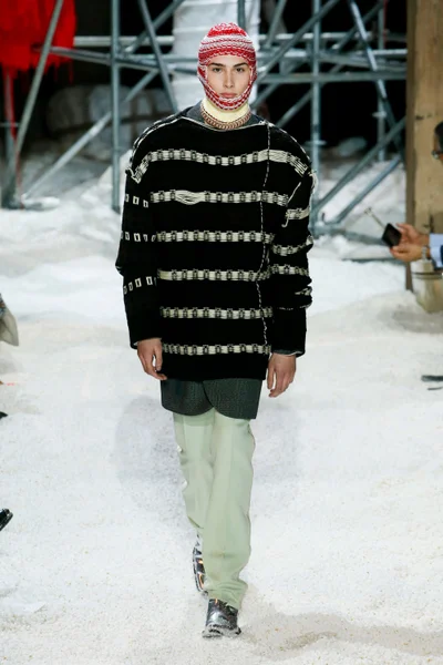 Look 48